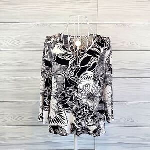 Chico's black and white floral print top Women's Size M